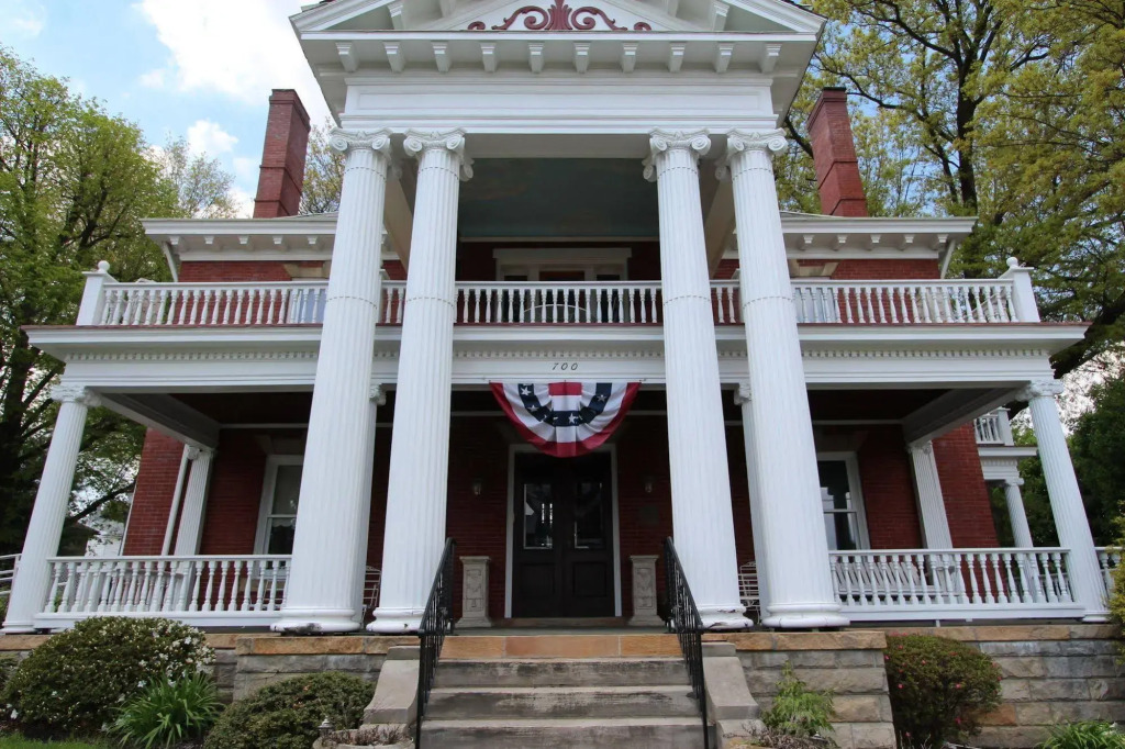 South Broadway Manor B&B - Near Fallingwater, Ohiopyle State Park, Hiking & Biking trails GAP