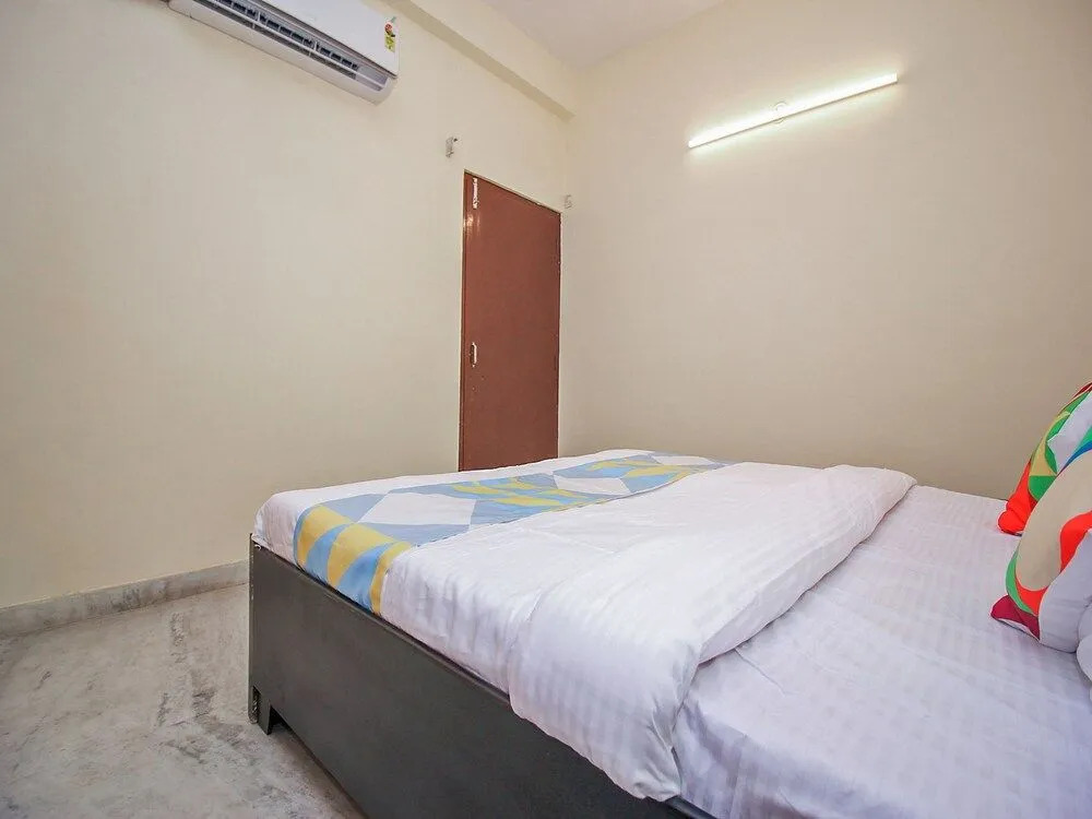 OYO Home 18790 Vibrant 2BHK
