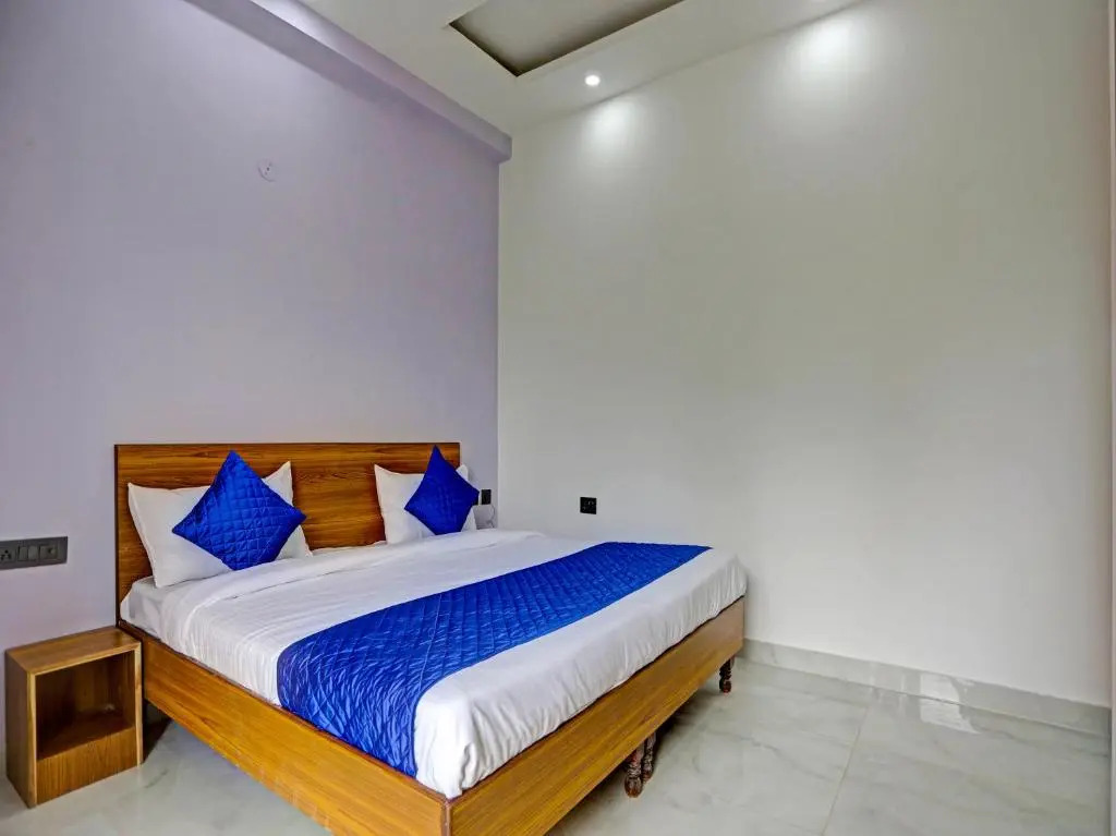 Hotel Golden Admire- Noida Sector 56