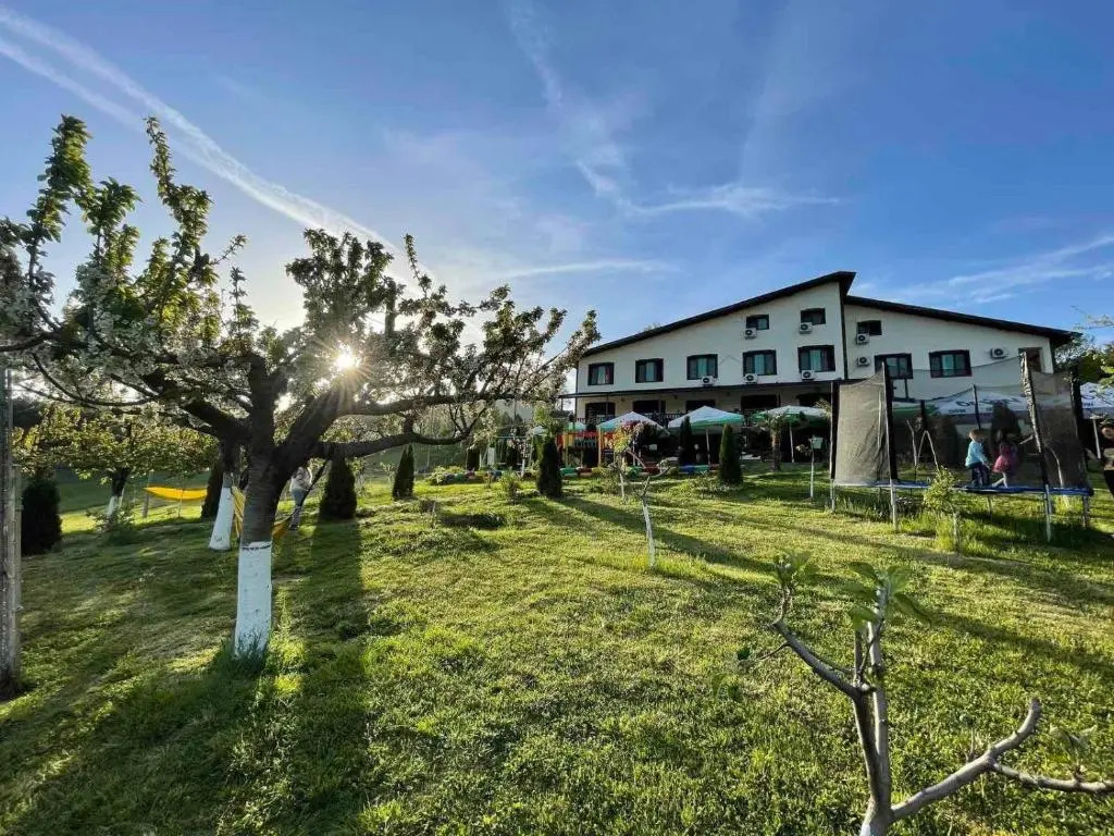 Family hotel Borovitsa