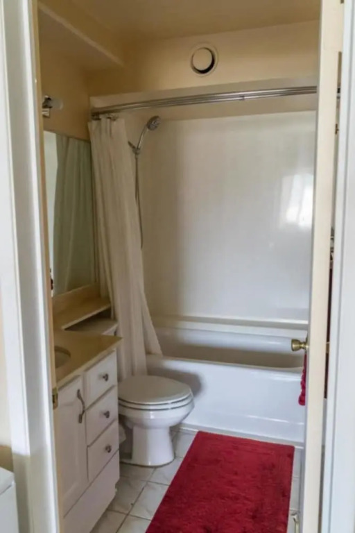 Discovery Bay One Bedroom Condos with Kitchen & Free Wifi