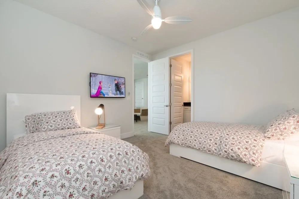 The Encore Club at Reunion - Nine Bedroom Home - EC005