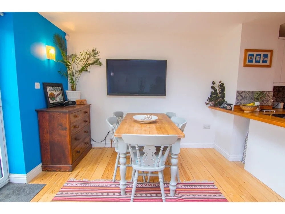 Spacious 2BR Garden Flat for 6 in Bristol