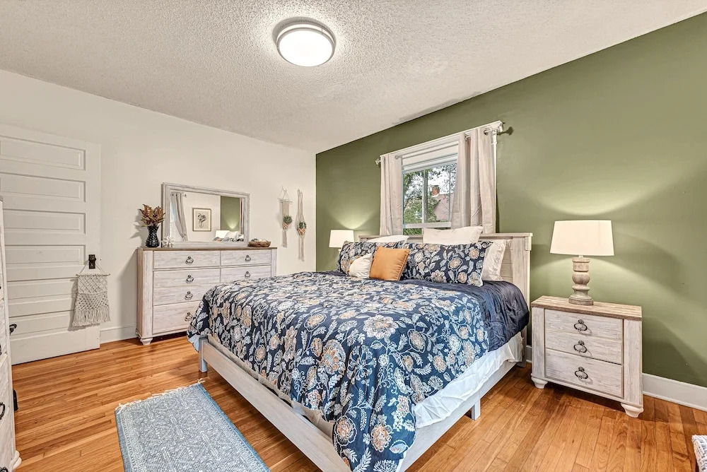 Madison Manor 4 Bedroom Bungalow by Redawning
