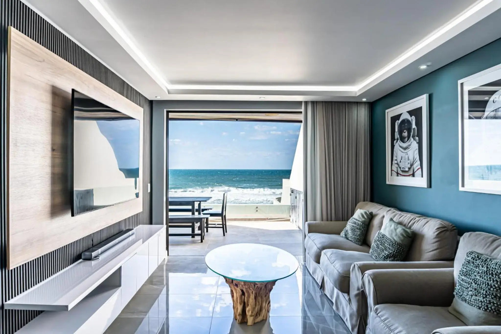 Luxurious 3 bedroom beach front apartment