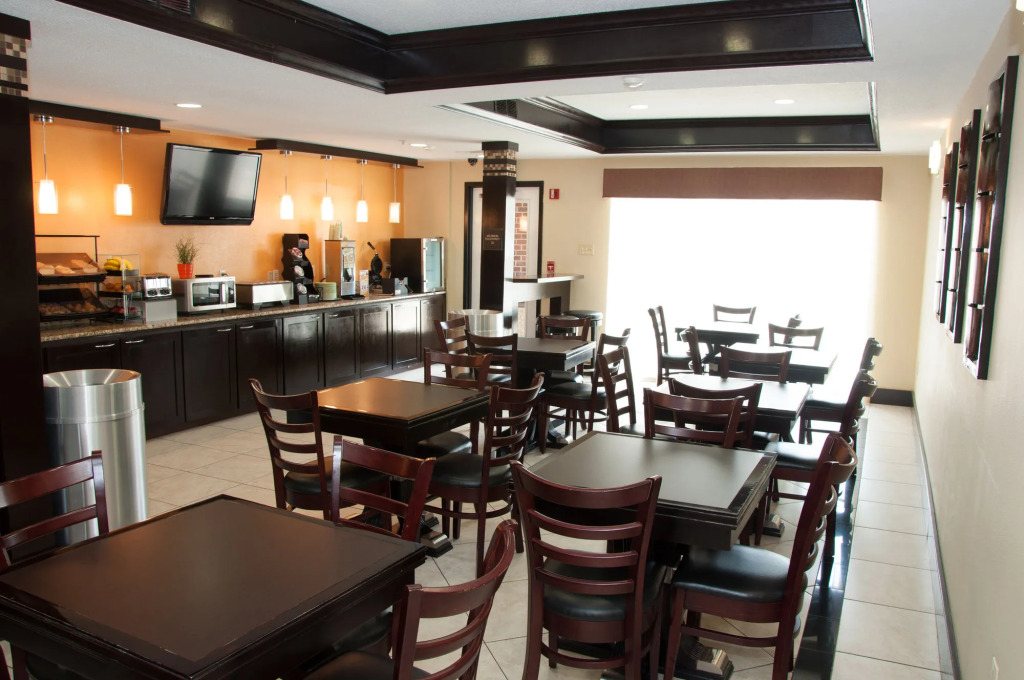Clarion Pointe Addison - Dallas North