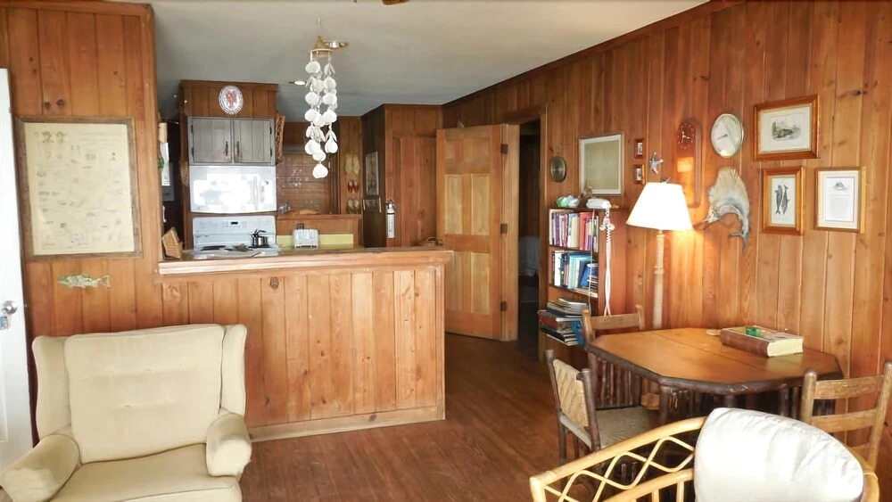 Wooden Shoe House - 2 Br Home