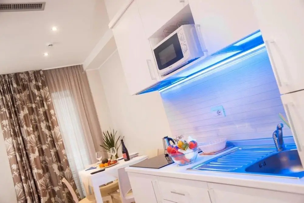 White Suite & Apartments