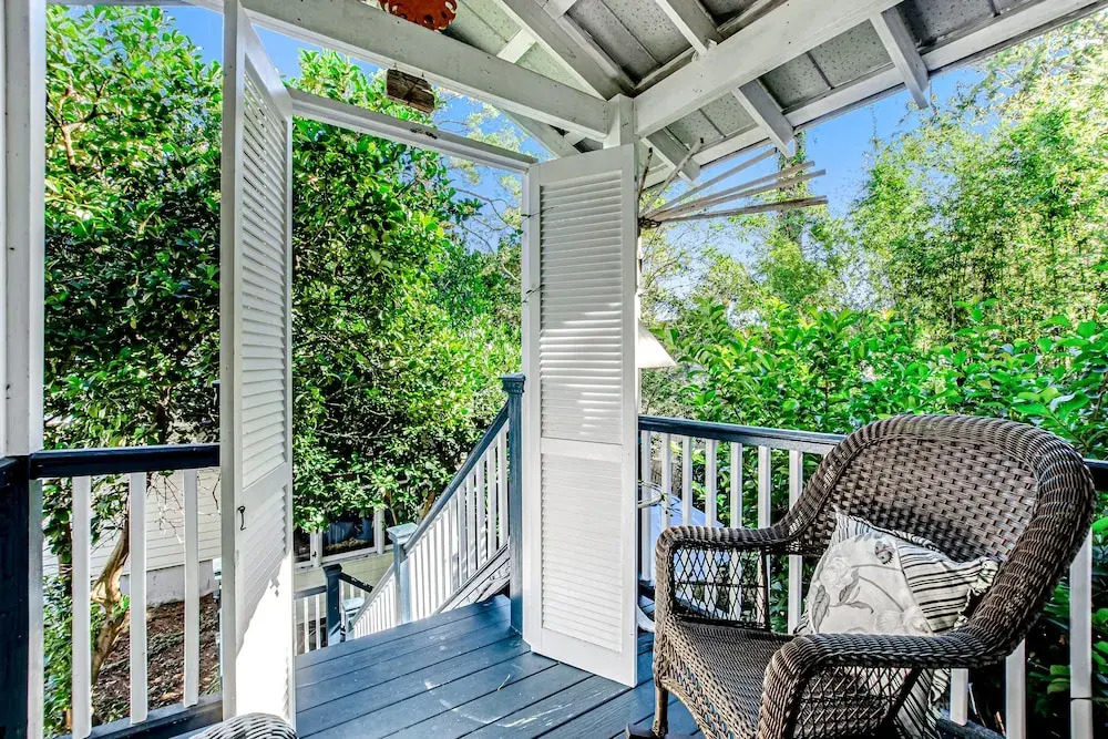 Charming Getaway w/ a Kitchenette & Free Wifi - Walk to the Beach