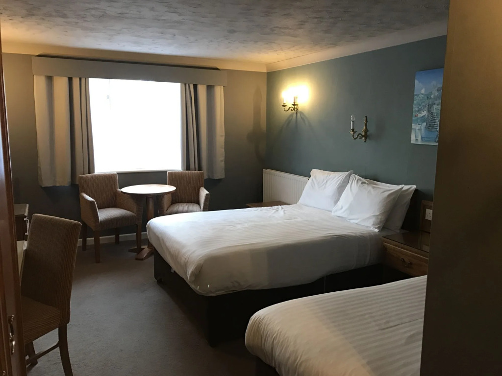 South Lawn Hotel
