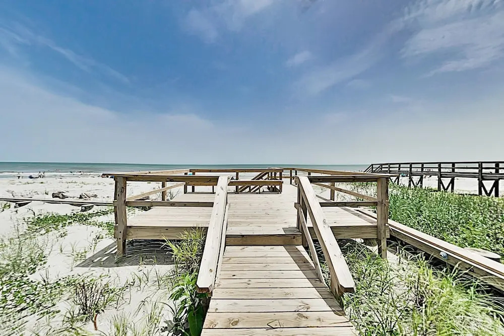 Brand-new Beachfront W/ 2 Chefs Kitchens 6 Bedroom Home