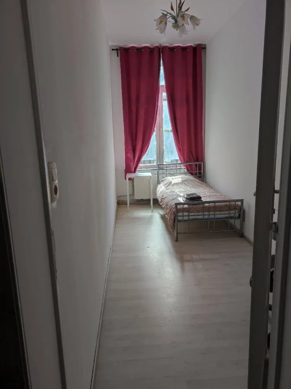 Room in Guest Room - Room In Brussels