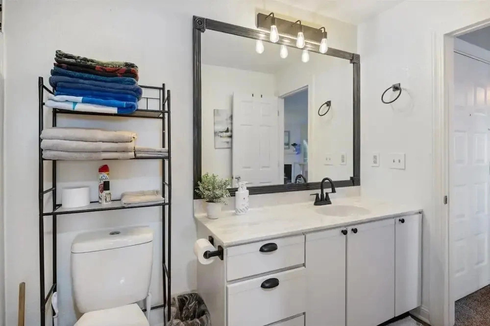 Cozy Pet-friendly Condo w/ Pool