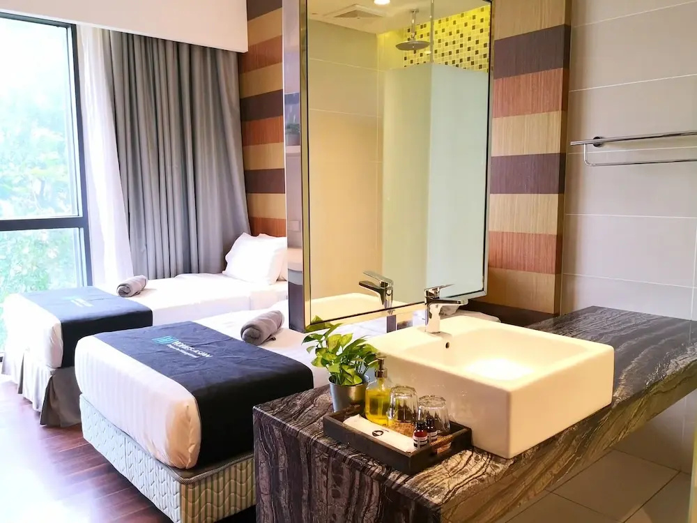 DMajestic Place, 1 King or 1 Queen bed and 1 Super Single bed