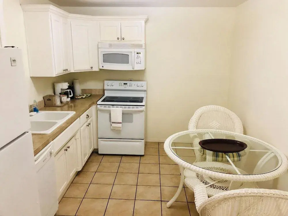 Ozark Inn & Suites