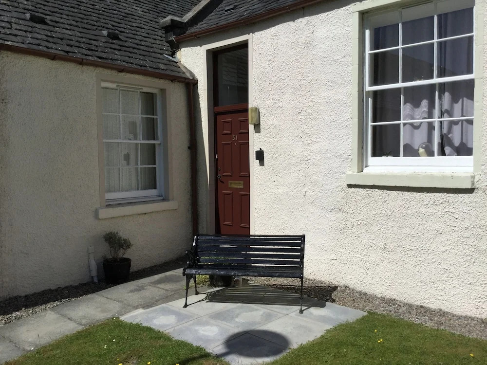 Inverness Apartments - Courtyard