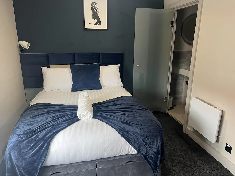 Sheffield Spacious 4 Bedroom House-all En-suites