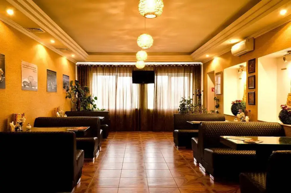 Hotel 8th Mile