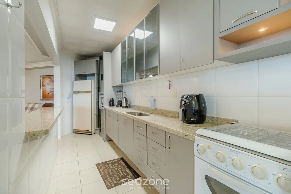 Sea View Apt w/ BBQ in Itapema Dnl0602