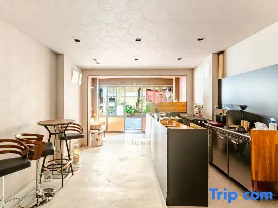 [Near USJ] For group trips! Roomy 4-story building with projector terrace near the station [for 12]