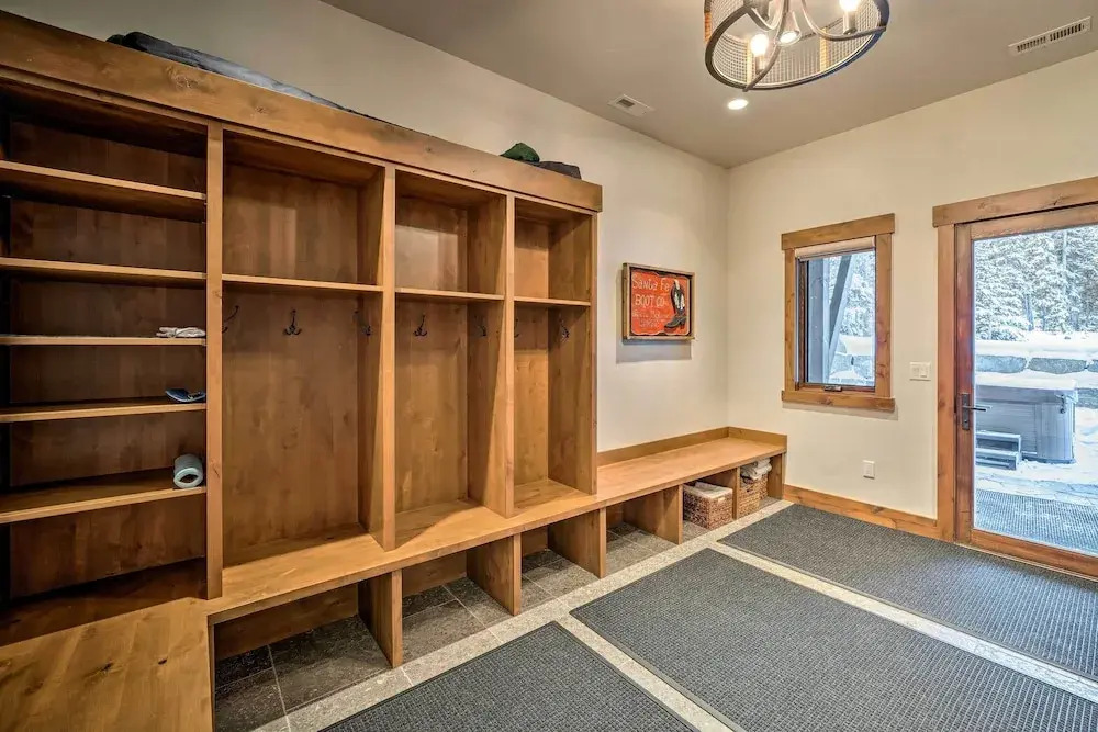 Custom Ski-in/out Chalet With Hot Tub & Wet Bars!