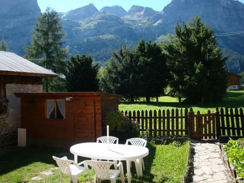 Chalet mitoyen avec jardinet, 3 pièces, 6 personnes - FR-1-464-8