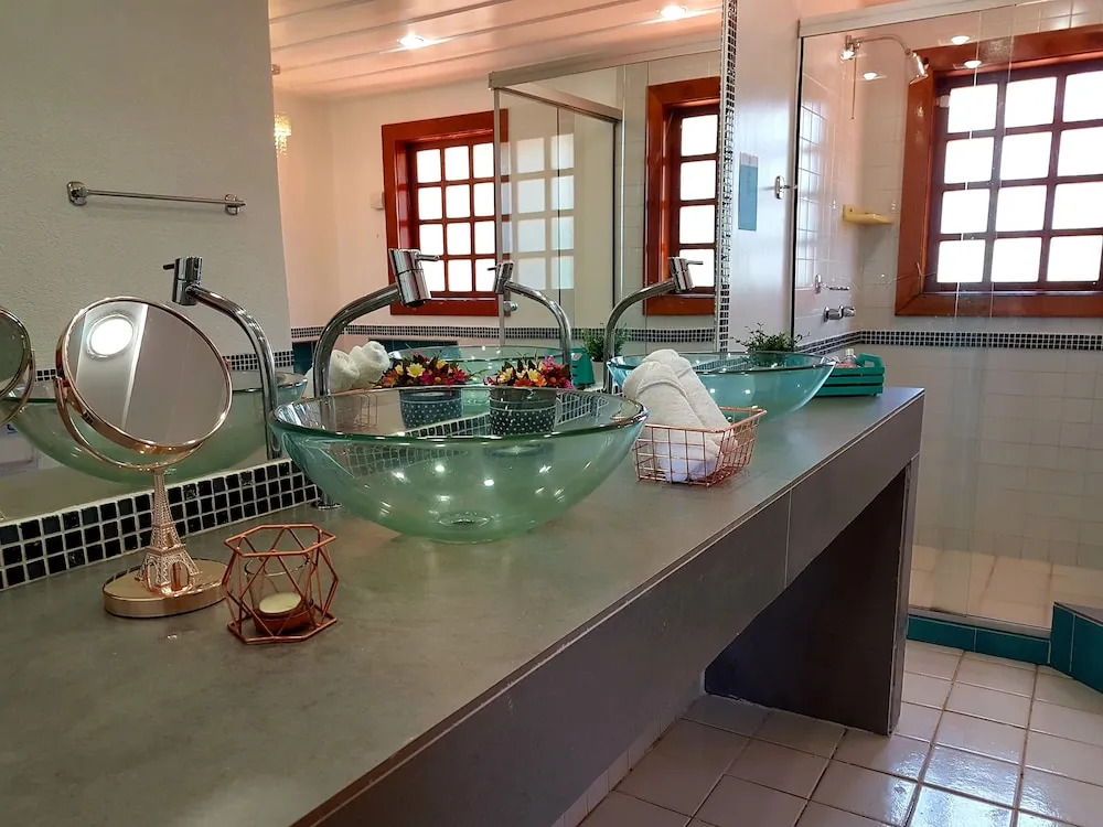 Búzios Prime: Vista Mar, 50m da Praia da Ferradura, 8 suites