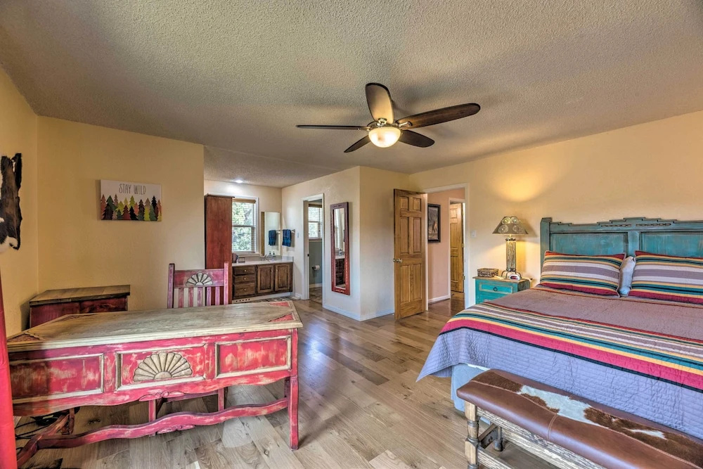Alto Cabin w/ Stunning Views, Hot Tub + Sauna!