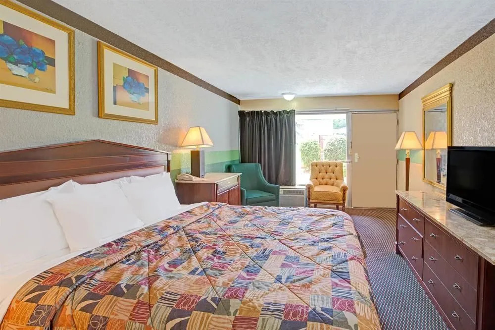 Days Inn Charlotte North-Speedway-UNCC-Research Pa