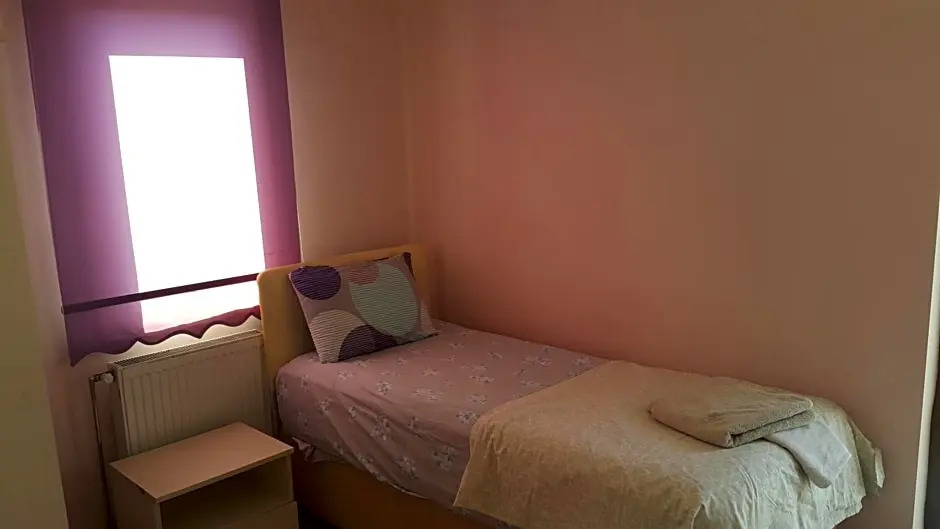 Private Rooms and Flats Apartments