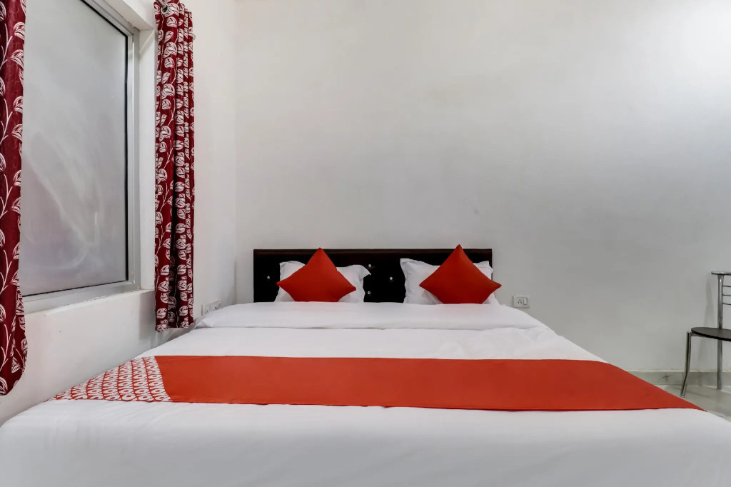 Hotel Rj18 by OYO Rooms