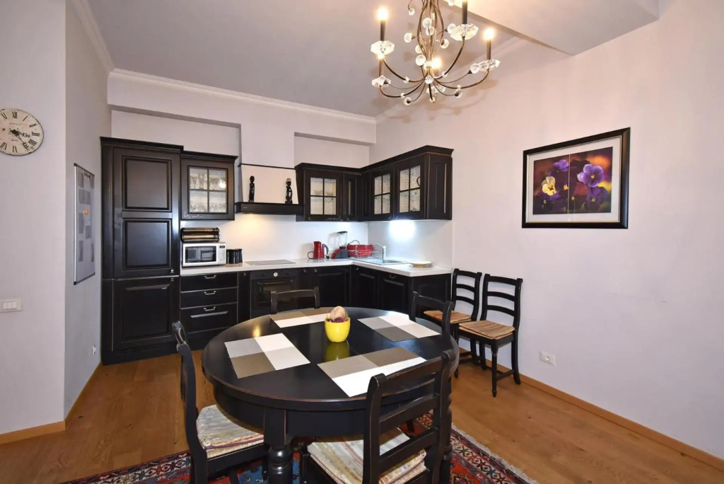 Aram street, 2 bedrooms Beautiful and Spacious apartment DI486