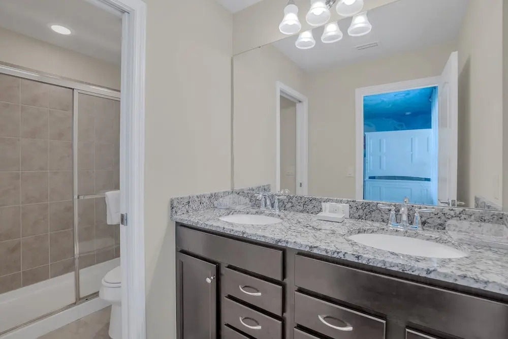 Perfect Location, Beautiful and Spacious 8BD Home, Free Waterpark! #8so884