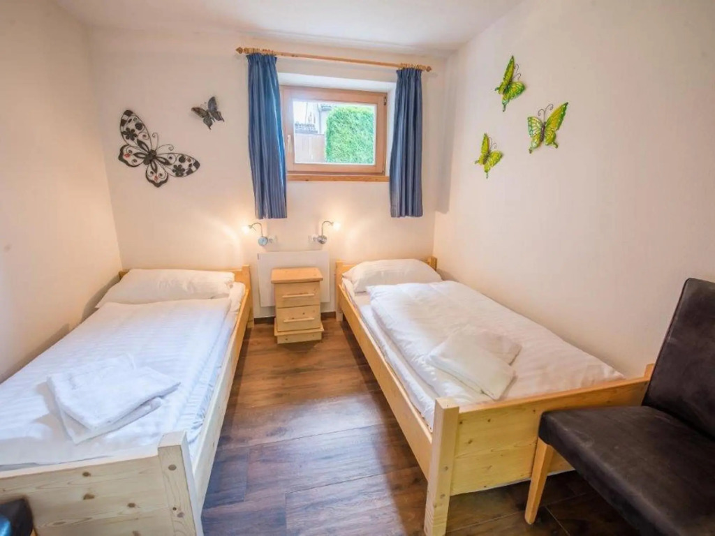 Cozy Chalet with 4 Bathrooms near Königsleiten