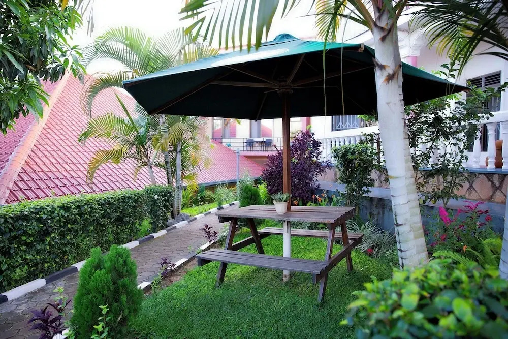 Romalo Hotel & Apartments