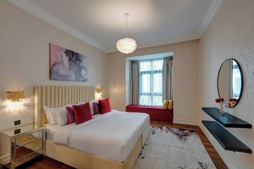 Durrani Homes - Unique Garden Apt at Souk Al Bahar besides Dubai Mall & Burjkhalifa with private jaccuzi