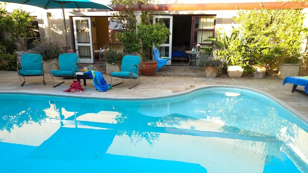 Rosedene Lodge - All solar, all aircon with pool and garden