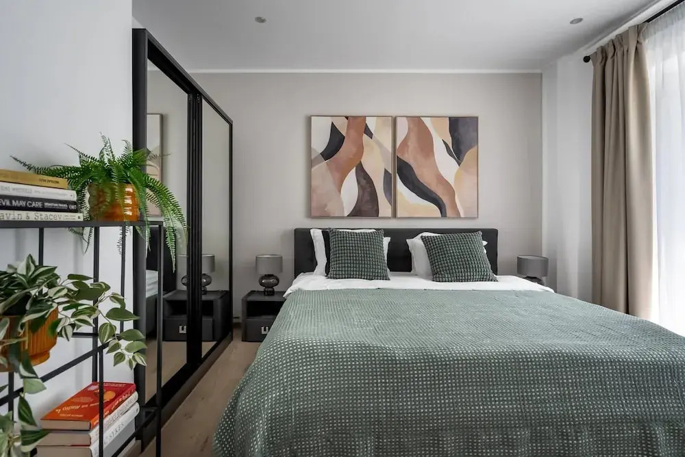 Chic & Central 3BR Retreat in the Historic Center
