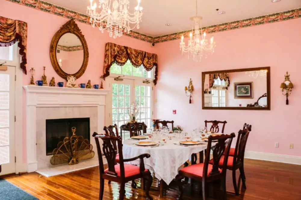 Hubbard Mansion B&B