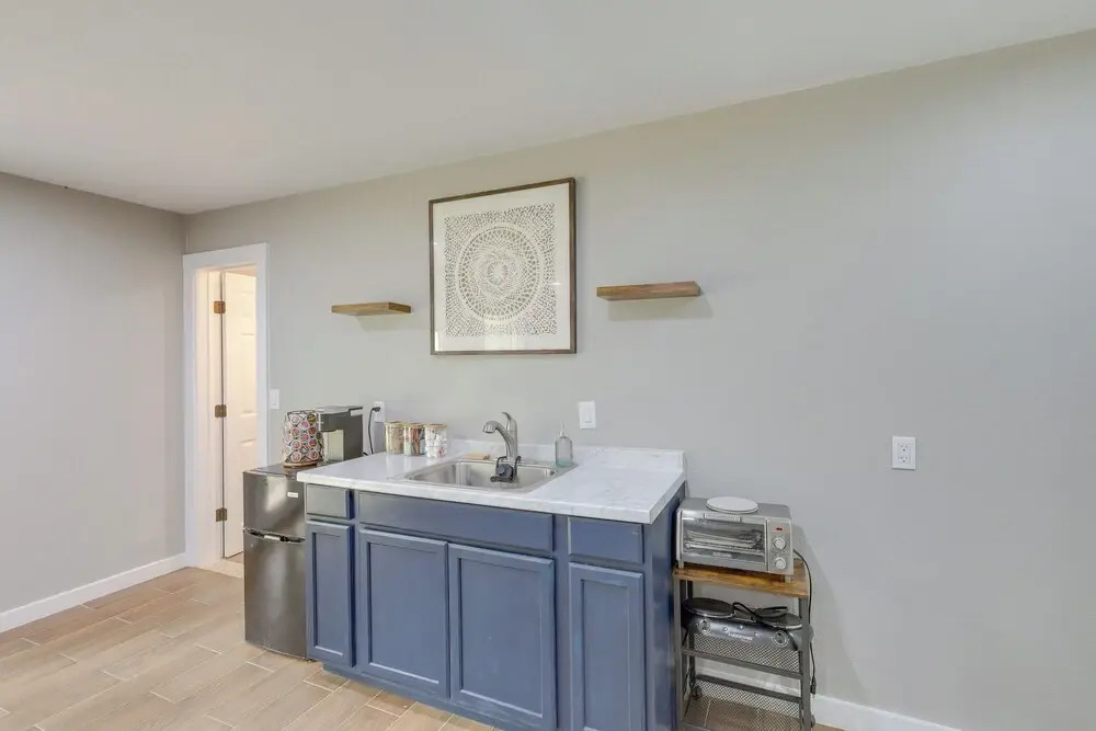 Pet-friendly Temple Guest Suite!