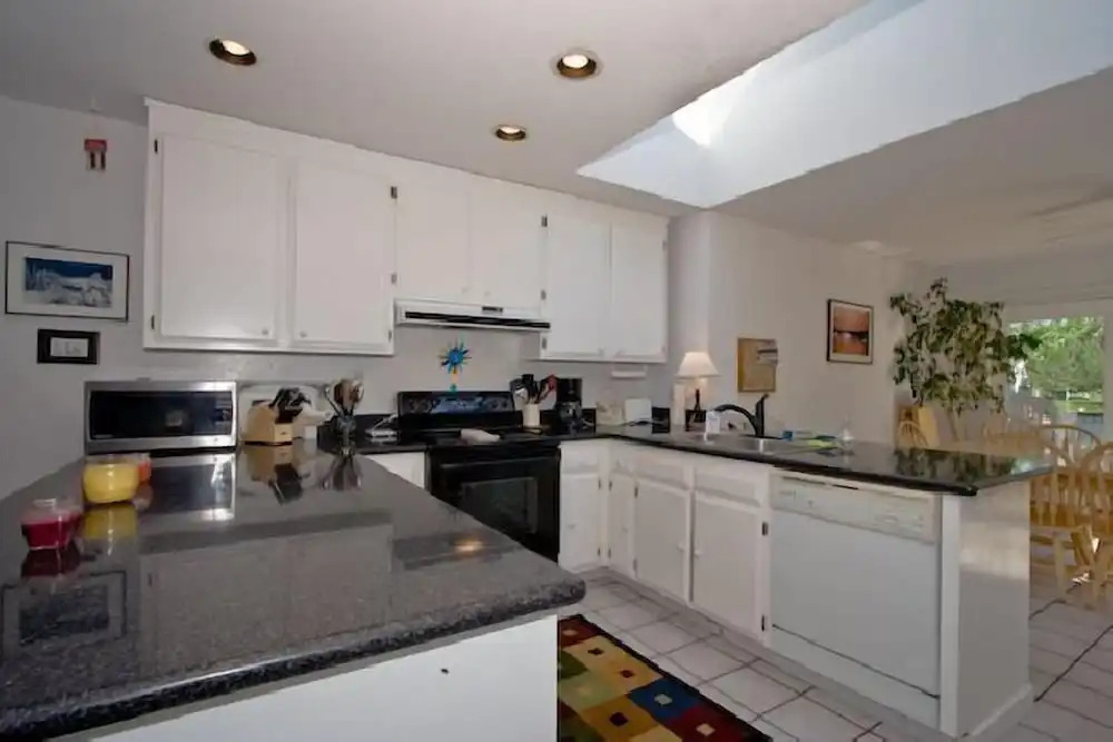 2136 Venice Dr.
