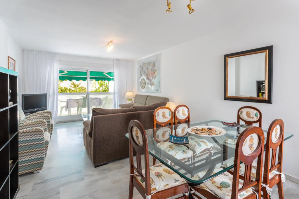 Lunamar 82 Apartment by GHR Rentals