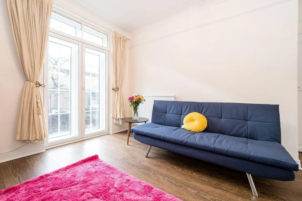 Bright Battersea pad Sleeps 5