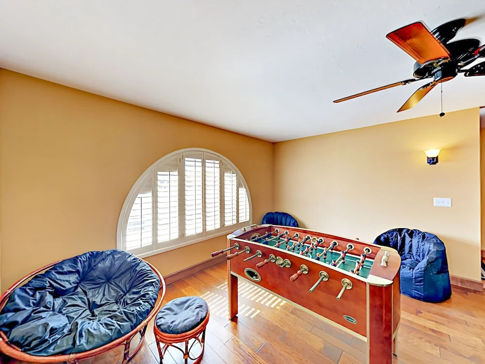 5630 E Waltann Lane Home 4 Bedrooms 2.5 Bathrooms Home
