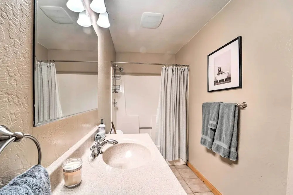 5 Mi to Donner Lake: Home w/ Shared Hot Tub