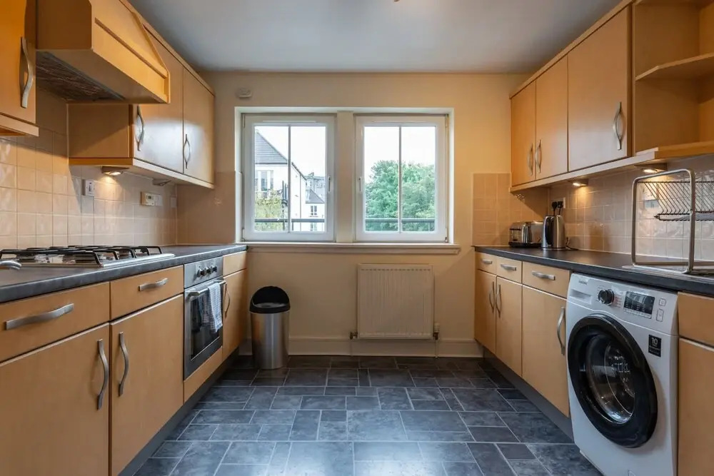 Homely 2 Bedroom Flat Close to Central Edinburgh