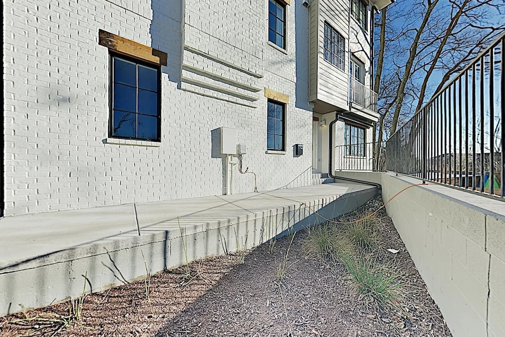 All-suite Townhome W/ Designer Furnishings 3 Bedroom Townhouse