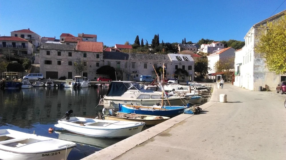 Studio in Sumartin, With Wonderful sea View, Furnished Balcony and Wif