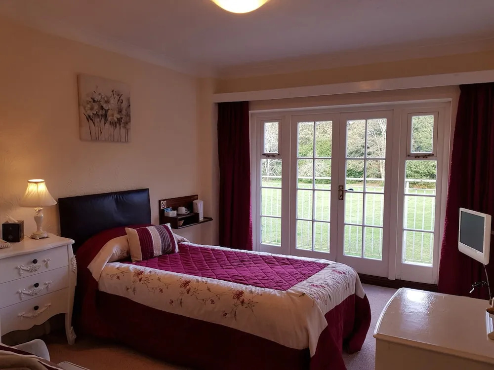 Tyrrells Ford Hotel