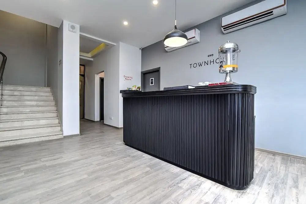 OYO Townhouse 044 Sector 14 Gurugram